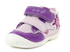 Premium quality first walker with genuine leather lining and upper in light purple with dark purple detail and pink flower. Thanks to its high level of specialization, D.D. Step knows exactly what your child’s feet need, to develop properly in the various phases of growth. The exceptional comfort these shoes provide assure the well-being and happiness of your child.