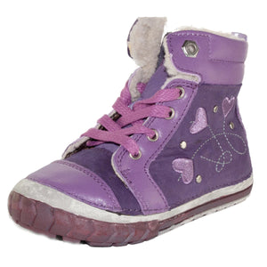 Premium quality first walker with faux fur insulation and genuine leather upper in lavander with heart pattern. Thanks to its high level of specialization, D.D. Step knows exactly what your child’s feet need, to develop properly in the various phases of growth. The exceptional comfort these shoes provide assure the well-being and happiness of your child.