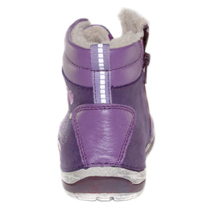 Premium quality first walker with faux fur insulation and genuine leather upper in lavander with heart pattern. Thanks to its high level of specialization, D.D. Step knows exactly what your child’s feet need, to develop properly in the various phases of growth. The exceptional comfort these shoes provide assure the well-being and happiness of your child.