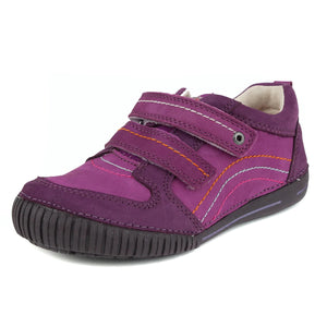 Premium quality shoes with genuine leather lining and upper in violet with double velcro strap. Thanks to its high level of specialization, D.D. Step knows exactly what your child’s feet need, to develop properly in the various phases of growth. The exceptional comfort these shoes provide assure the well-being and happiness of your child.