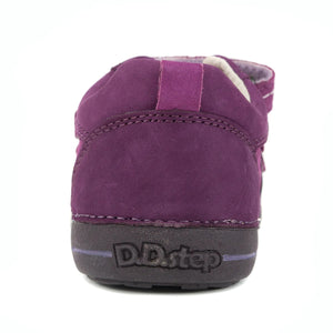 Premium quality shoes with genuine leather lining and upper in violet with double velcro strap. Thanks to its high level of specialization, D.D. Step knows exactly what your child’s feet need, to develop properly in the various phases of growth. The exceptional comfort these shoes provide assure the well-being and happiness of your child.