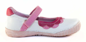 Premium quality dress shoes with genuine leather lining and upper in white with pink decor and single velcro strap. Thanks to its high level of specialization, D.D. Step knows exactly what your child’s feet need, to develop properly in the various phases of growth. The exceptional comfort these shoes provide assure the well-being and happiness of your child.