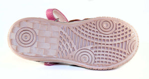 Premium quality dress shoes with genuine leather lining and upper in white with pink decor and single velcro strap. Thanks to its high level of specialization, D.D. Step knows exactly what your child’s feet need, to develop properly in the various phases of growth. The exceptional comfort these shoes provide assure the well-being and happiness of your child.