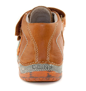 Premium quality first walker with genuine leather lining and upper in brown with blue and orange star on the side. Thanks to its high level of specialization, D.D. Step knows exactly what your child’s feet need, to develop properly in the various phases of growth. The exceptional comfort these shoes provide assure the well-being and happiness of your child. 