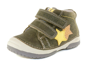 Premium quality first walker with genuine leather lining and upper in khaki with yellow and orange star on the side. Thanks to its high level of specialization, D.D. Step knows exactly what your child’s feet need, to develop properly in the various phases of growth. The exceptional comfort these shoes provide assure the well-being and happiness of your child.